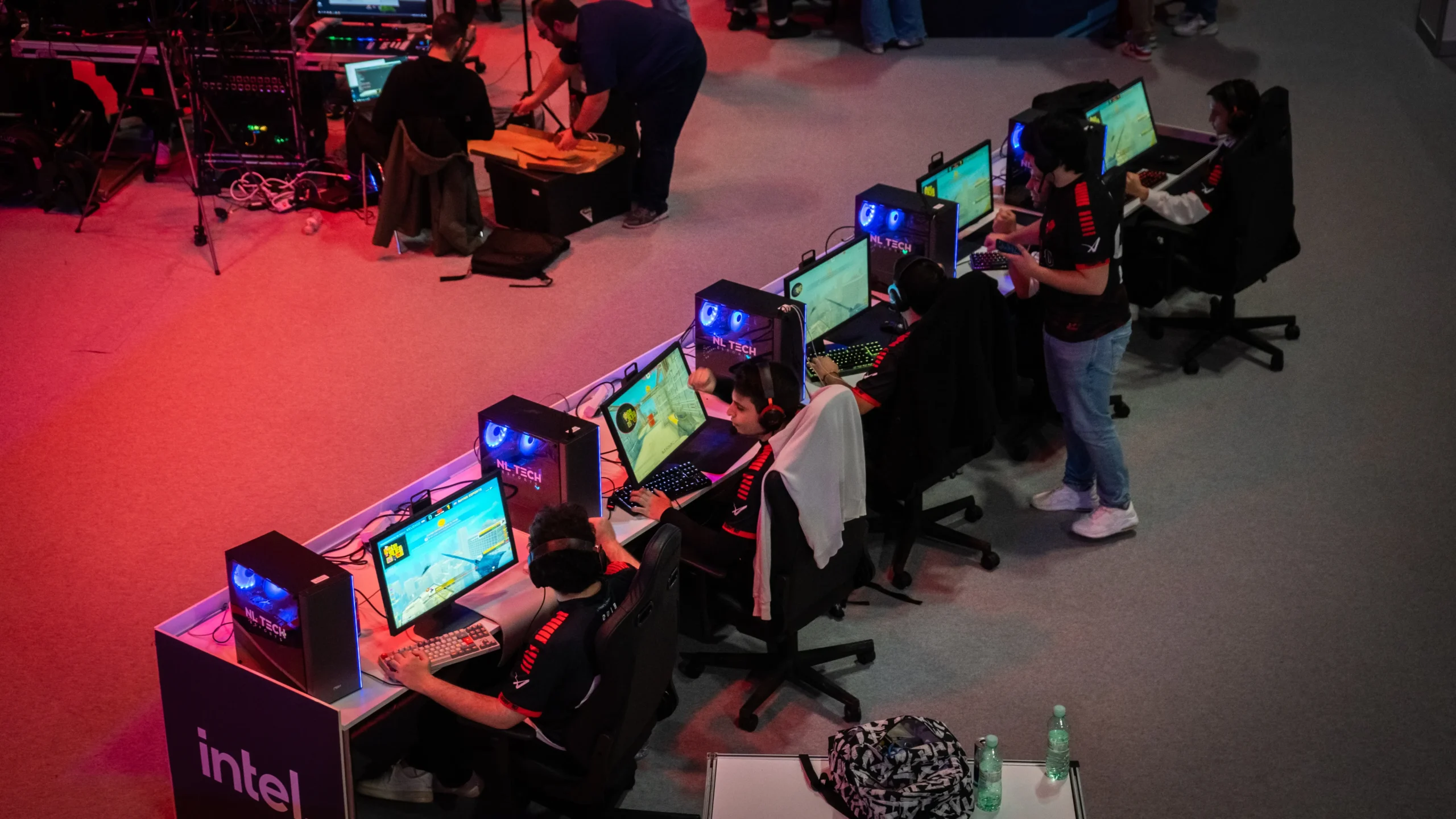 Alquiler equipos gaming NL Tech PCs PS5 SimRacing VR