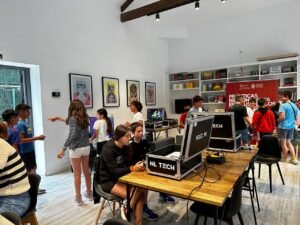 photo_5811975897459311990_y